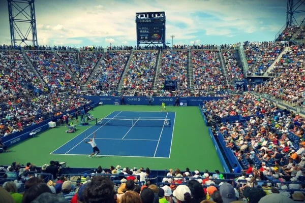 tennis stadium crowd